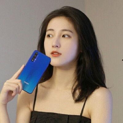 成都网红羽哲简介,从街头艺人到网络红人的蜕变之路