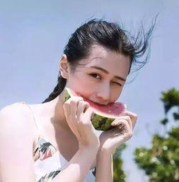 吃瓜女孩男生头像,吃瓜女孩与男生头像的浪漫故事